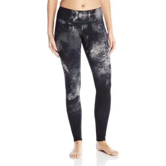 Alo Yoga Black Smoke Airbrush print leggings Med - Picture 13 of 14